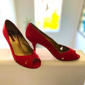 Red retro heels with peep toe size 8M